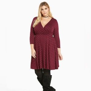 TORRID JERSEY KNIT MIDI DRESS SIZE 1. FAUX WRAP
FRONT, 3/4 SLEEVES, POLKADOT